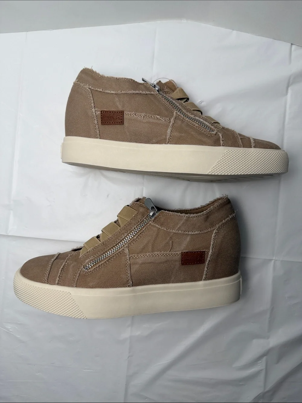 Blowfish Malibu Zayla Tan Canvas Hidden Wedge Sneakers Zipper Distressed 8.5M